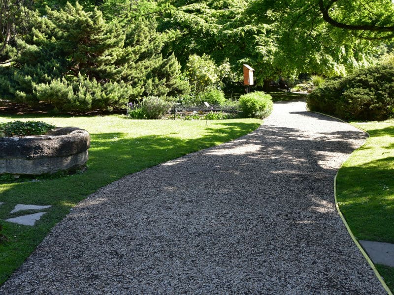 Créer une allée de jardin en béton à Toulouse