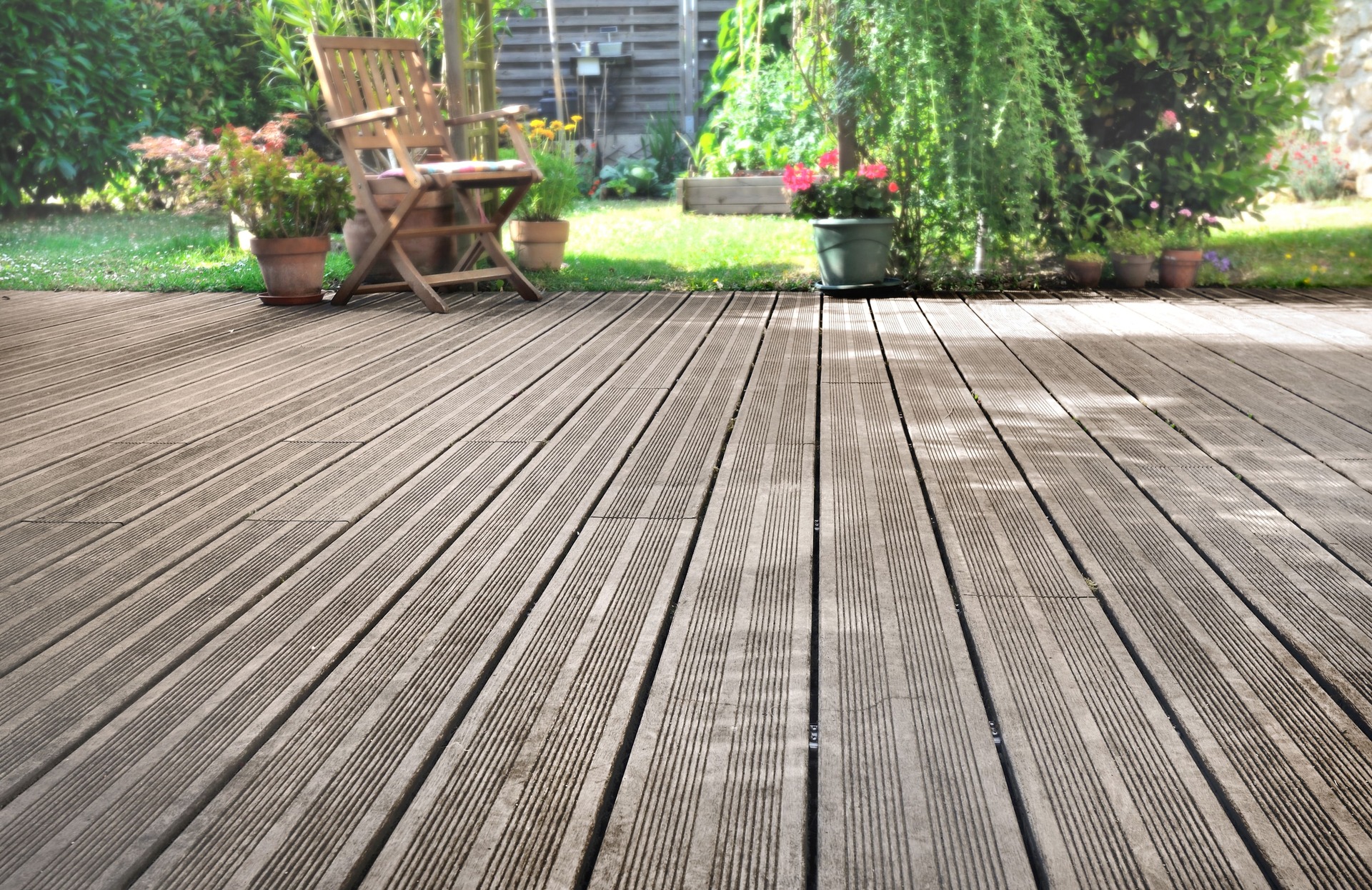 Construire une terrasse en bois chez soi à Colomiers