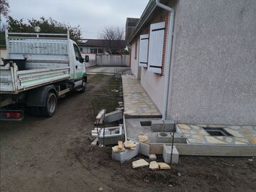 Création d'une terrasse avec des dalles de pierre à Pins Justaret